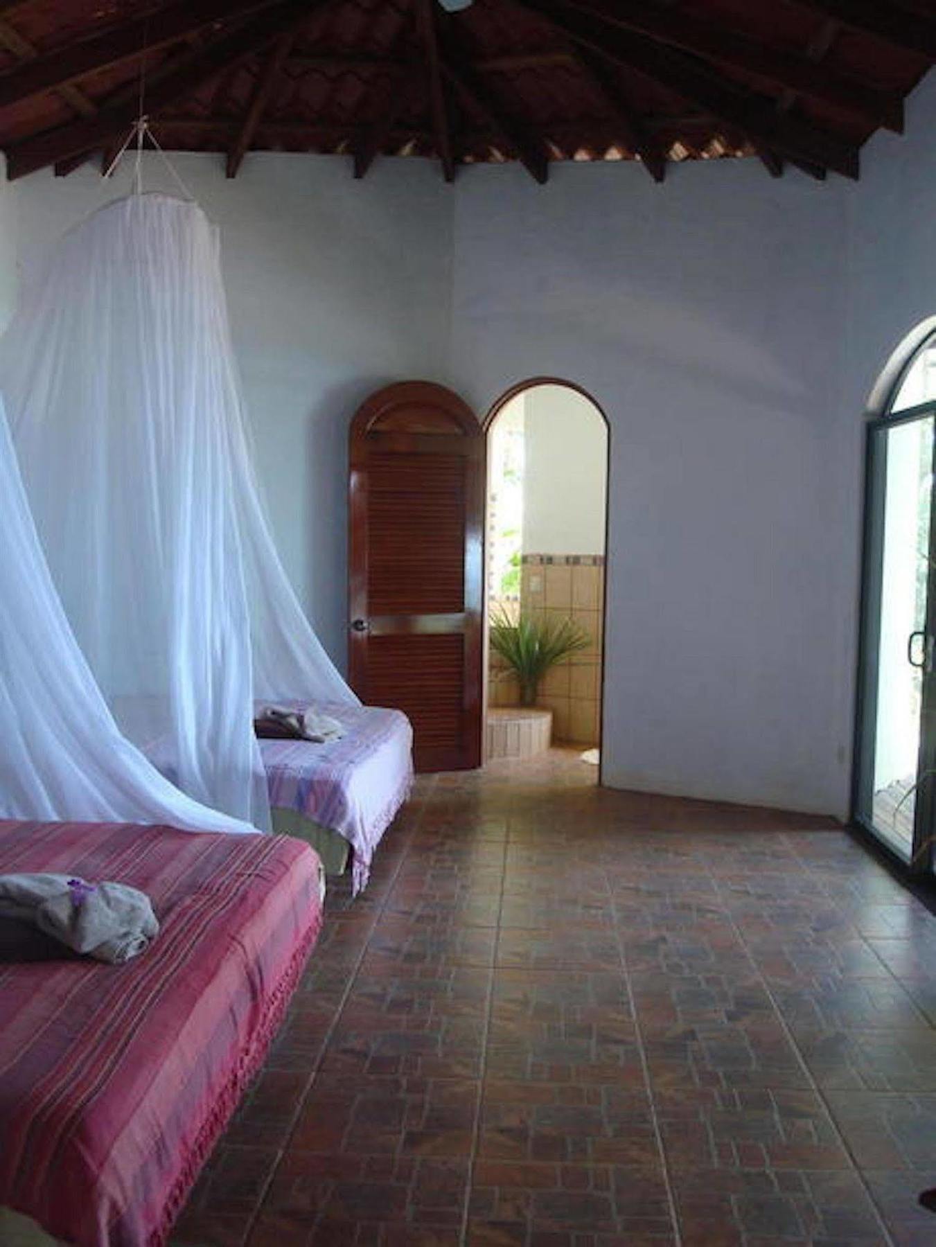 Lagunavista Villas Carate المظهر الخارجي الصورة